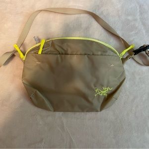 Heliad 6 crossbody bag